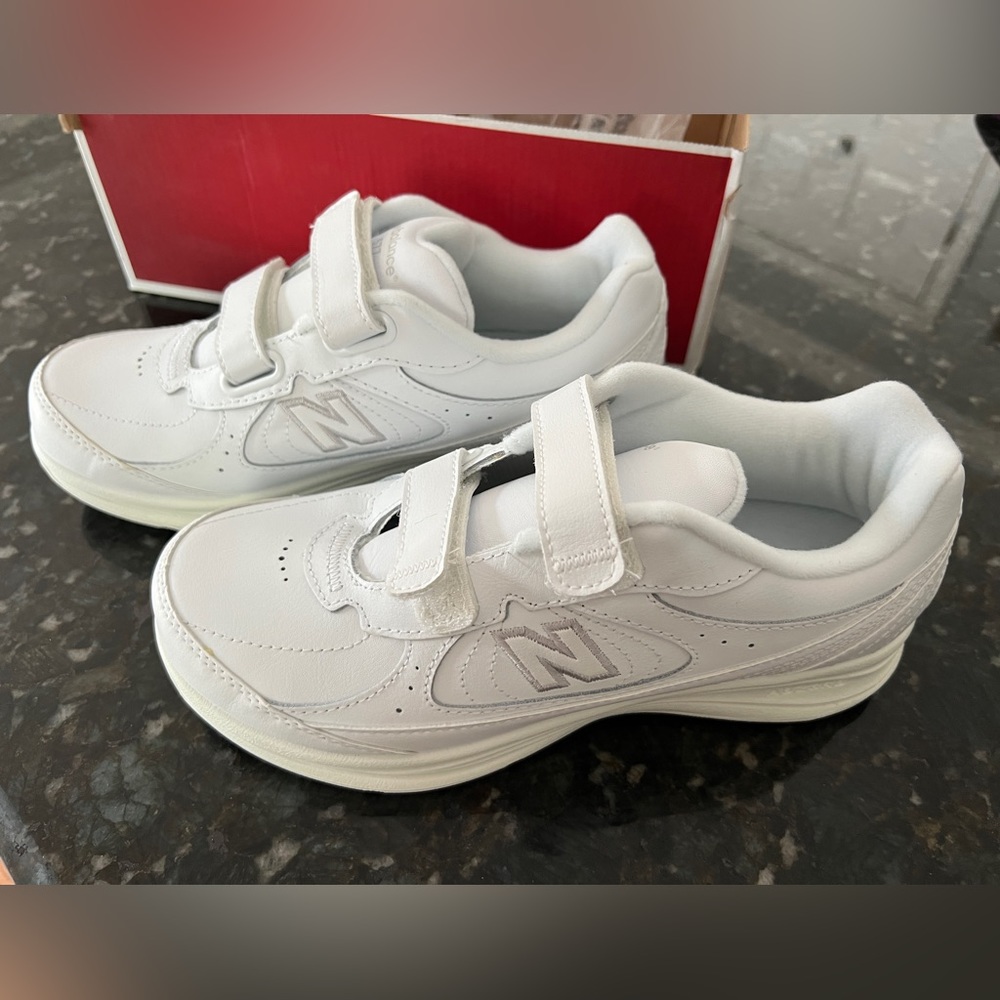New Balance sneakers new with Velcro size 6.5 wide